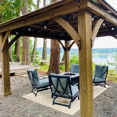 Waterfront Burton Loop - The Very Best Of Vashon, cozy cabin with a harbor view.