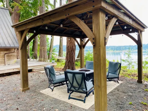 Waterfront Burton Loop - The Very Best Of Vashon, cozy cabin with a harbor view.