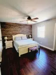 Kentucky Lake Oasis- Walk to Lake, Game Room, Fire Pit & Boat Parking - balcony