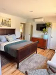 Charming 3-bedroom in Del Rey Oaks with AC, WiFi hot tub & all the hot comforts - 3-Star