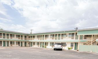 Budget Inn Snyder