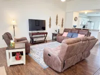 Blue Haven at Salado Plaza. Family Friendly Townhome w/ Fenced Back Yard!