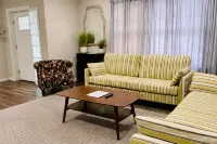 The Casino Cottage in Durant! Hotel Amenities, 2 Kings, 4mi to Casino, Sleeps 8