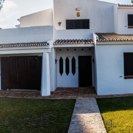 Detached villa with private pool 1.5 km from Vilamoura marina