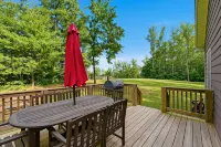 Scenic Mountain Getaway with a Firepit and Amazing Views of Mountains and Horses