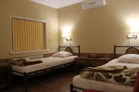 NevHotel Hotel - 주차장