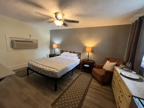 Nightshade Inn & Gardens - 2-Star