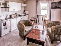 The Russel Guest House - Hostels