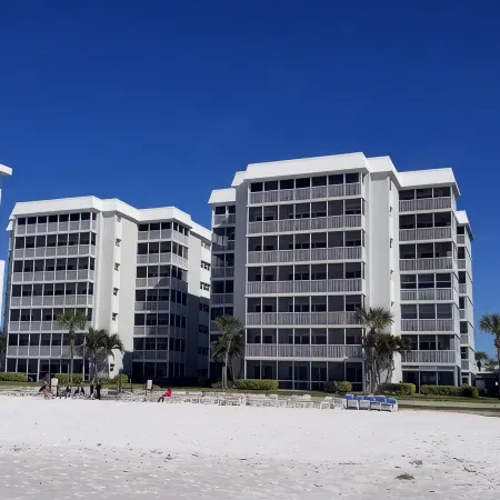 Beachfront Luxury Renovated Condo Directly On the Gulf