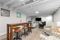 "Green and Golden" Hour- 5 min walk to Lambeau, indoor/outdoor space of dreams!! - 3-Star