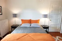 Two Bedroom airy modern apartment - Green Door
