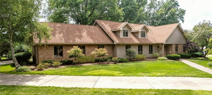 The Urban Lake House: Near Avalon Grand Resort Hotels in Trumbull County