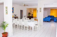 Villa by The Sea - Huvilat