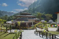 Harness Zipline And Adventure Resort - bar