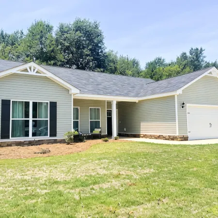 Cheerful spacious home-5 min to Bruce's Field/Downtown