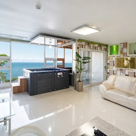 Pohang Pinewave Sea & Spa Pension