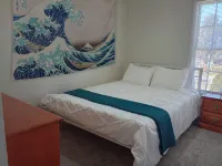 Serene 3-bedroom waterfront newly renovated house, AC, Fast WiFi, Patio - 4-Star