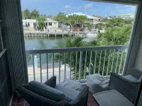 Super Comfy and modern with the extras! - 4-Star