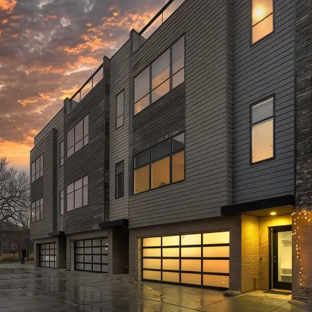 Steps from Downtown Omaha! Rooftop firepit & luxury accommodations