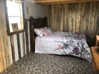 Cute Farmhouse Cottage - 2-Star