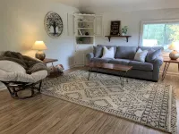 2 Bedroom Flat With Short Walk to Downtown - Condos