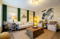 Townhome with a peaceful, soothing vibe, featuring KING and QUEEN size beds - Kitchenette