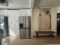 The Charming House of Riverside: All King beds, 55" Smart TVs, W/D, Downtown - 3성급