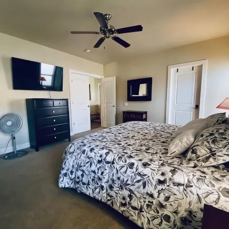 A20-Golf Course River View Unit Sunserra near pool Gorge shuttle book separately