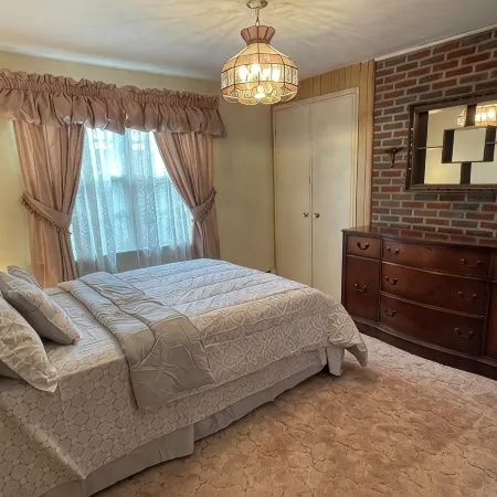 Entire Home 3 Bedroom 1 Bath 6 Guests - Convenient Location close to Airport