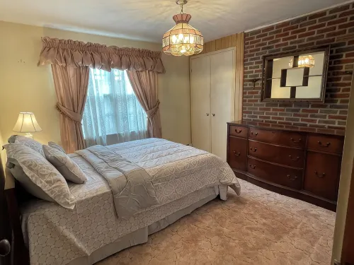 Entire Home 3 Bedroom 1 Bath 6 Guests - Convenient Location close to  Airport - 2 stjerner