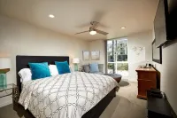 Luxurious and Spacious Condo steps from the Beach - Fitnessstudio