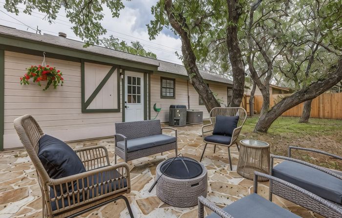 7 Bed Home / Mins to Wineries / Walk to Town Square