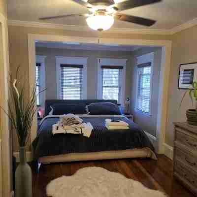 Charming 3 bed/2 bath town home with gorgeous back yard Rooms