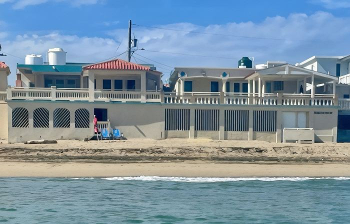 Oceanfront 3 Bdrm House on Surf Beach near Rincon with Private Beach Access