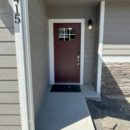 Classy and Cozy Brand New Townhouse!