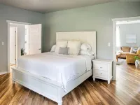 Main Street Family Retreat, Walking Distance to Beach & Downtown. Pet Friendly! - Wifi