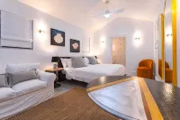 Pink Palms at Cable Beach - 4 Bedroom - 1 Minute to Beach - อ่างจากุชชี่