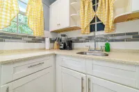 Charming 2-bedroom apartment in Buckleys with WiFi, AC - Apartments