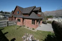 Enviable downtown Wanaka location. Room for  up to 9 guests - Gym