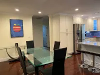 Luxury Carbon Neutral 4-Suite Home w/ Pool, Laundry - 무료 와이파이