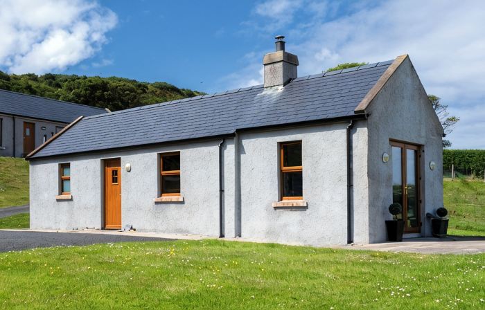 Kinbane Self Catering Cottages - 'Makem's Cottage'