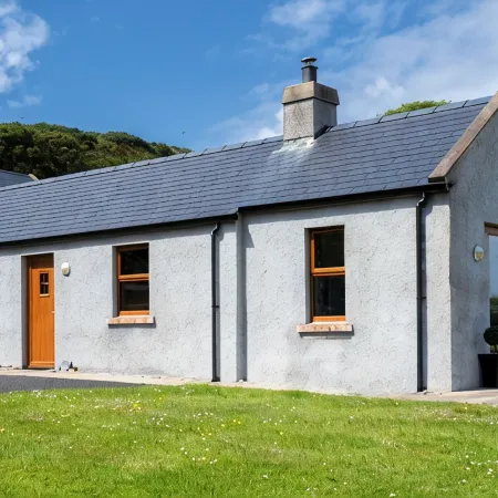 Kinbane Self Catering Cottages - 'Makem's Cottage'