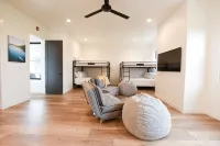 Black Ridge Villa near Sand Hollow & Zions. Sleeps 32. Private pool & hot tub. - gimnasio