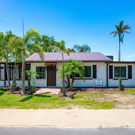 Shell We Dance? Charming Bungalow with Fabulous Location and Private Pool!