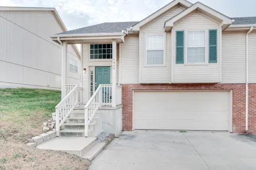 Spacious duplex home in St. Joseph, MO - Pools