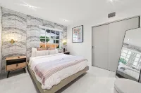 Lakefront Lux Home • Pool_BBQ • Game Room & Kayak - Kitchens