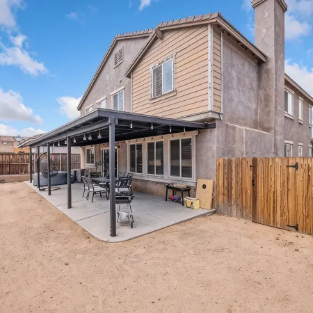 High Desert Cozy Nest!Big & Cozy Desert Getaway/4BR•3BA•Hot Tub&Fire Pit