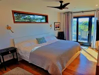 New 3Br/3Bath Ocean Views 2-Min Walk to Bluff Trail Close to Town