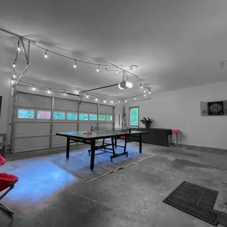 Spectacular Mountain & Sunset Views! Spacious Home Sleeps 12! Ping Pong/Hot Tub!