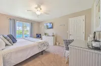 River Bank Hideaway, "Go With The Flow" RIVERFRONT 3 Acres- "Heated Pool/Spa"